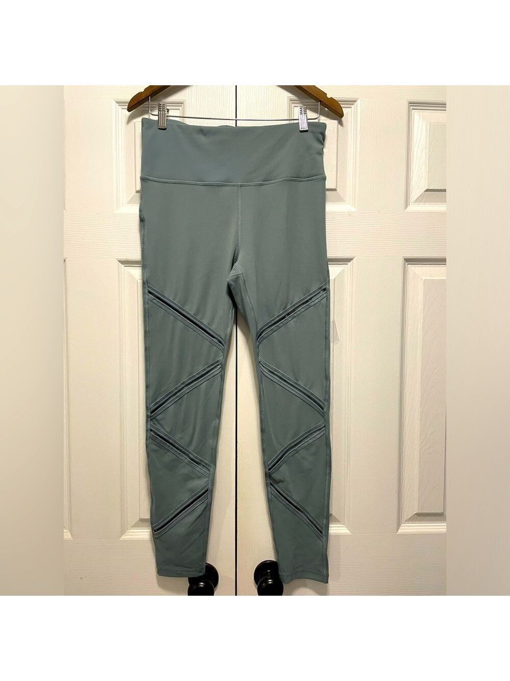Mono B High Waisted sage green leggings Large